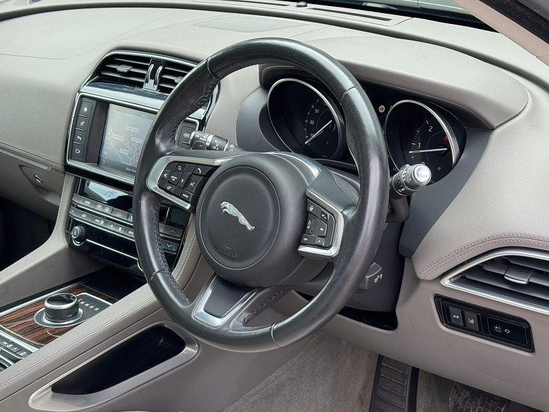 Jaguar F-PACE 3.0 D300 V6 Portfolio Auto AWD Euro 6 (s/s) 5dr 5dr Automatic 2025