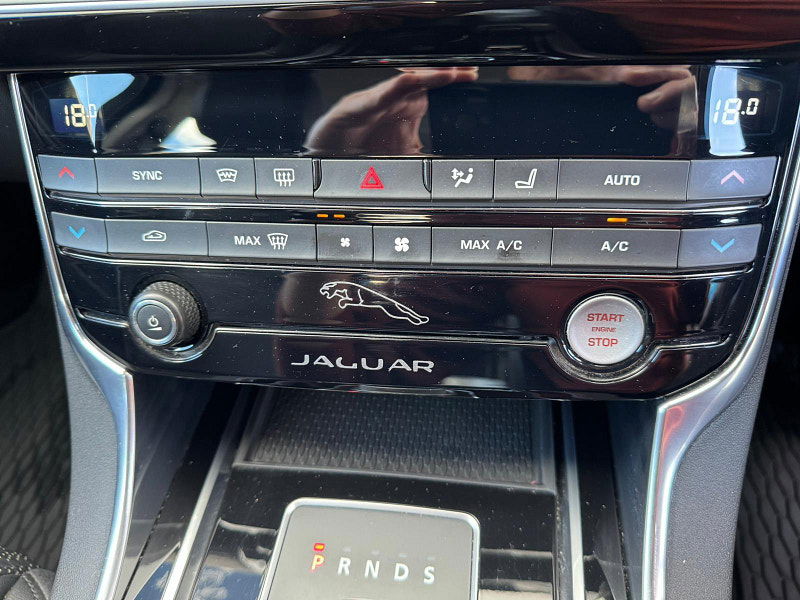 Jaguar XE 2.0d Portfolio Auto Euro 6 (s/s) 4dr 4dr Automatic 2025