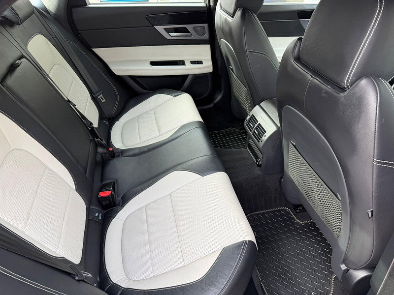 Jaguar XF 2.0d R-Sport Auto Euro 6 (s/s) 4dr 4dr Automatic 2026