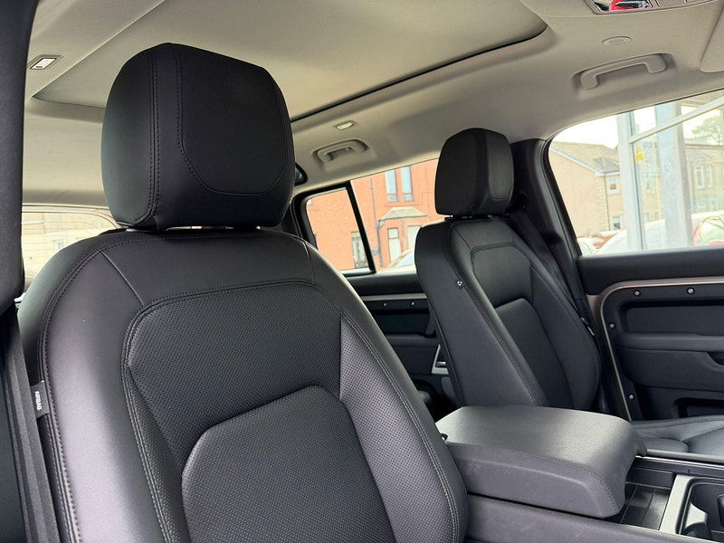 Land Rover DEFENDER 110 3.0 D250 MHEV SE Auto 4WD Euro 6 (s/s) 5dr 5dr Automatic 2026