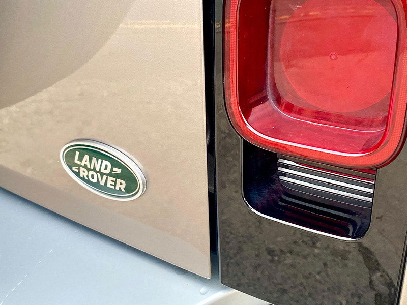 Land Rover DEFENDER 110 3.0 D250 MHEV SE Auto 4WD Euro 6 (s/s) 5dr 5dr Automatic 2025