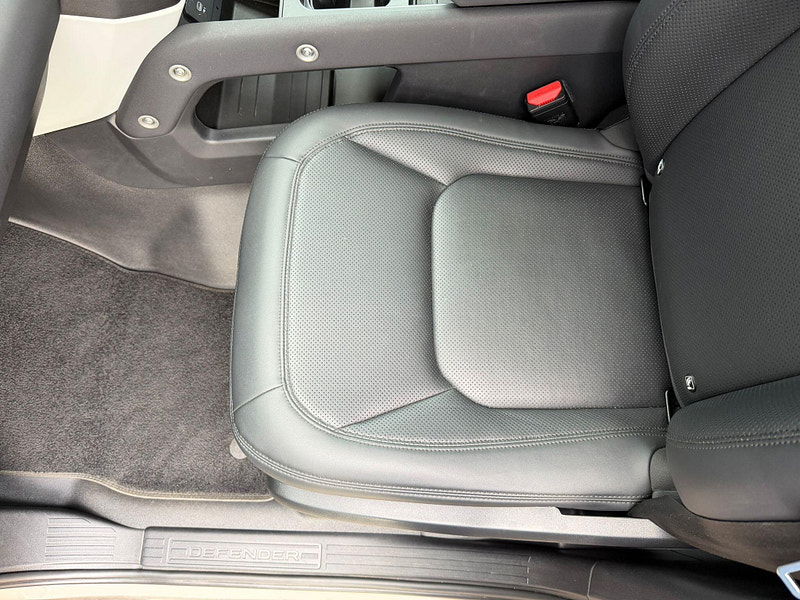 Land Rover DEFENDER 110 3.0 D250 MHEV SE Auto 4WD Euro 6 (s/s) 5dr 5dr Automatic 2026