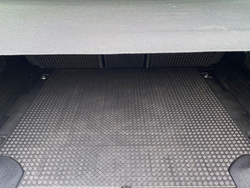 Land Rover DEFENDER 110 3.0 D250 MHEV SE Auto 4WD Euro 6 (s/s) 5dr 5dr Automatic 2025