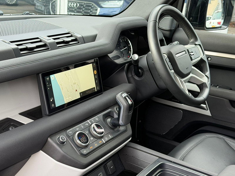 Land Rover DEFENDER 110 3.0 D250 MHEV SE Auto 4WD Euro 6 (s/s) 5dr 5dr Automatic 2026