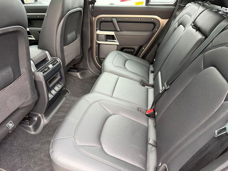 Land Rover DEFENDER 110 3.0 D250 MHEV SE Auto 4WD Euro 6 (s/s) 5dr 5dr Automatic 2026