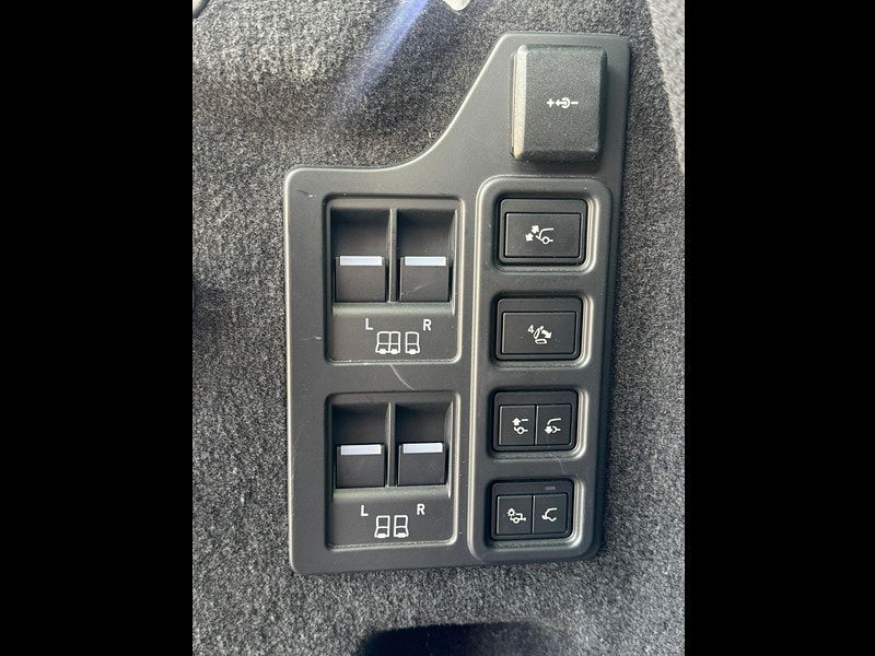 Land Rover DISCOVERY 3.0 D300 MHEV Metropolitan Edition SUV 5dr Diesel Auto 4WD Euro 6 (s/s) (300 ps) 5dr Automatic 2025