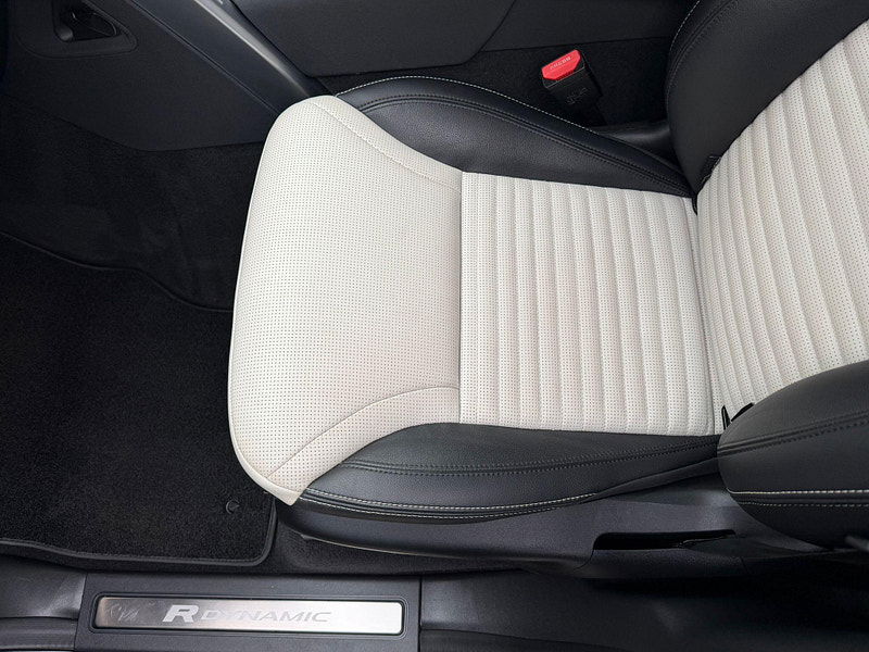 Land Rover DISCOVERY 3.0 D300 MHEV R-Dynamic SE Auto 4WD Euro 6 (s/s) 5dr 5dr Automatic 2026