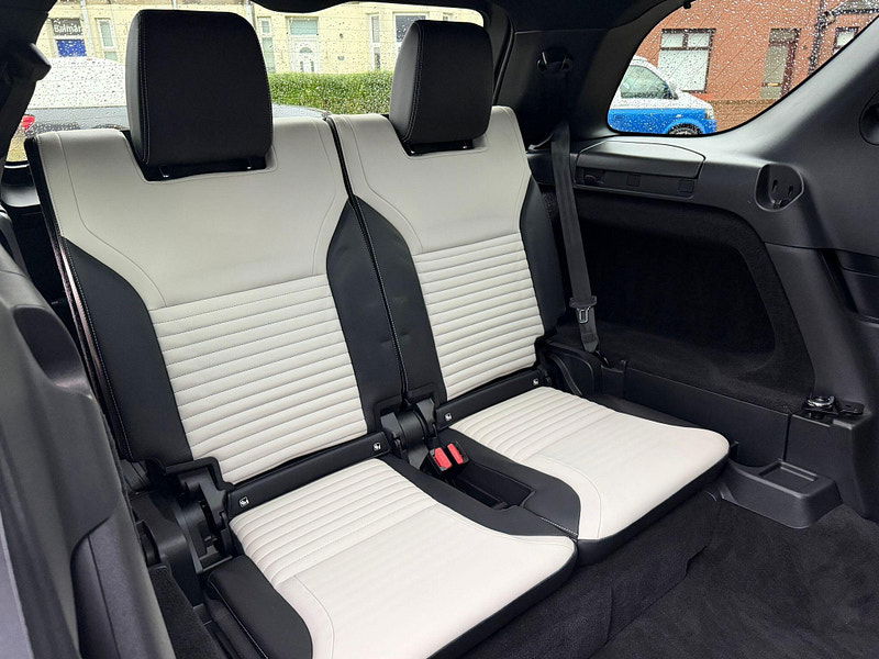 Land Rover DISCOVERY 3.0 D300 MHEV R-Dynamic SE Auto 4WD Euro 6 (s/s) 5dr 5dr Automatic 2026