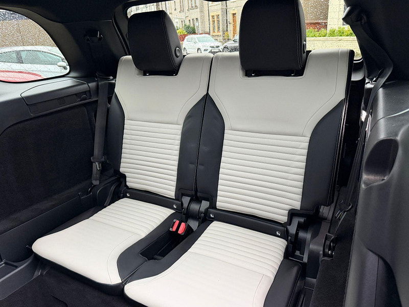 Land Rover DISCOVERY 3.0 D300 MHEV R-Dynamic SE Auto 4WD Euro 6 (s/s) 5dr 5dr Automatic 2026