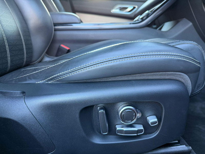 Land Rover Range Rover Velar 2.0 D240 R-Dynamic HSE Auto 4WD Euro 6 (s/s) 5dr 5dr Automatic 2025