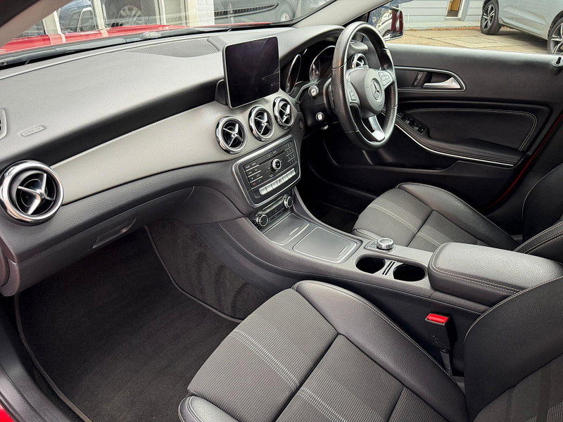 Mercedes-Benz GLA 1.6 GLA180 Urban Edition 7G-DCT Euro 6 (s/s) 5dr 5dr Automatic 2026