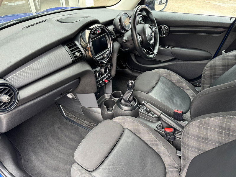 MINI Hatch 1.5 Cooper Euro 6 (s/s) 5dr 5dr Manual 2025