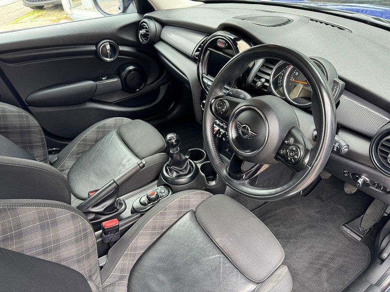 MINI Hatch 1.5 Cooper Euro 6 (s/s) 5dr 5dr Manual 2025