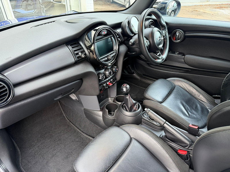 MINI Hatch 1.5 Cooper Sport Euro 6 (s/s) 3dr 3dr Manual 2026