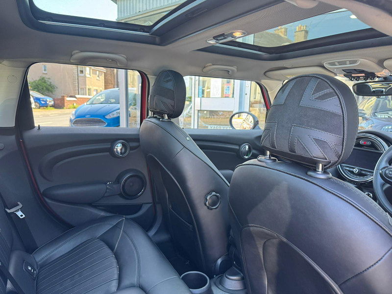 MINI Hatch 1.5 Cooper Steptronic Euro 6 (s/s) 5dr 5dr Automatic 2025