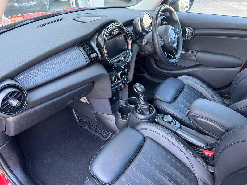 MINI Hatch 1.5 Cooper Steptronic Euro 6 (s/s) 5dr 5dr Automatic 2025