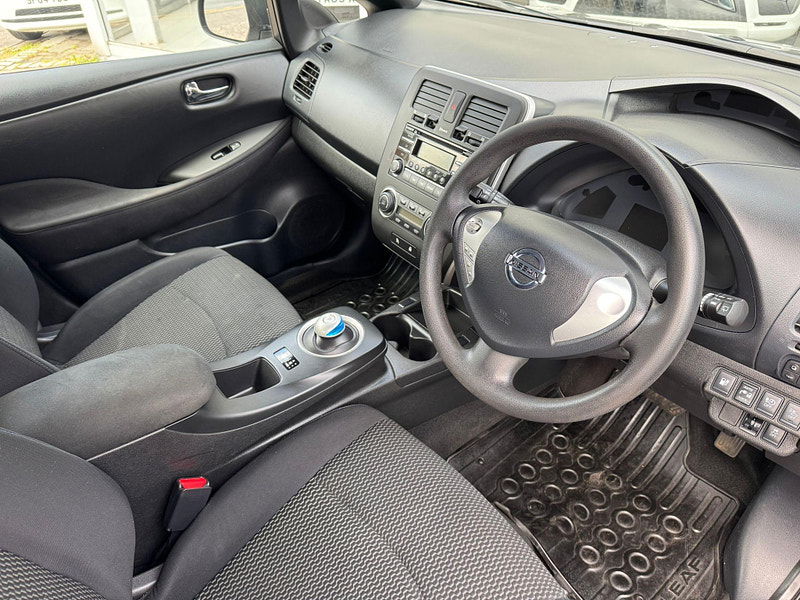 Nissan Leaf 24kWh Visia Auto 5dr 5dr Automatic 2025