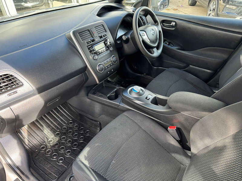 Nissan Leaf 24kWh Visia Auto 5dr 5dr Automatic 2025