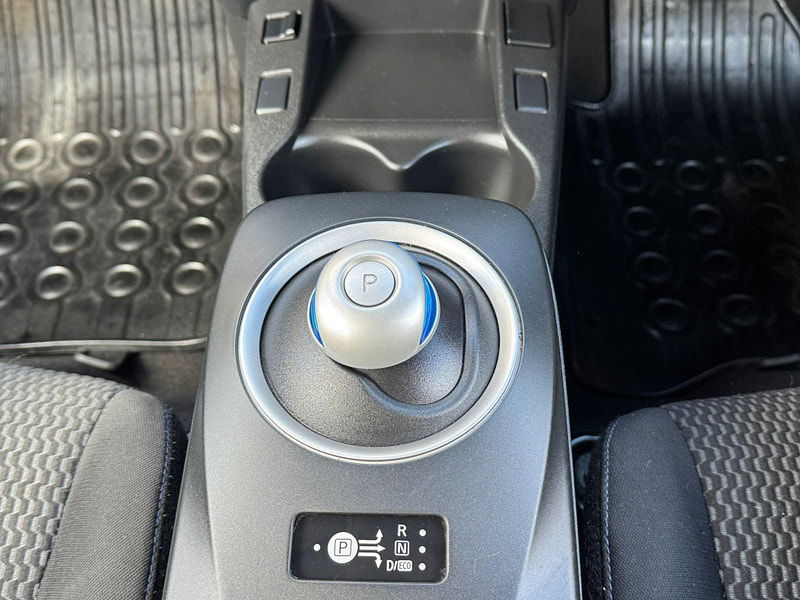 Nissan Leaf 24kWh Visia Auto 5dr 5dr Automatic 2025