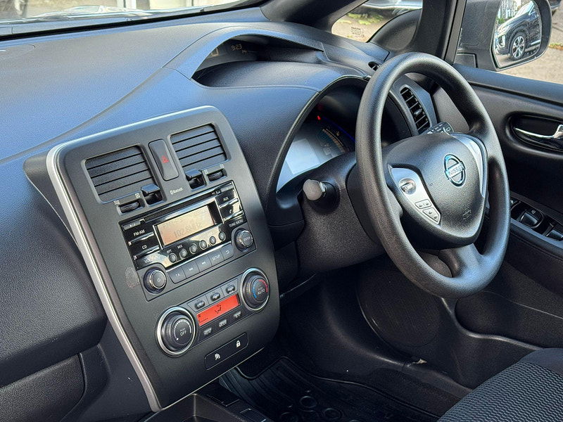 Nissan Leaf 24kWh Visia Auto 5dr 5dr Automatic 2025