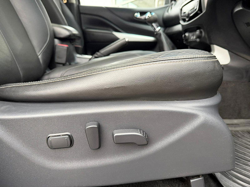 Nissan Navara 2.3 dCi Tekna 4WD Euro 5 4dr 4dr Manual 2026