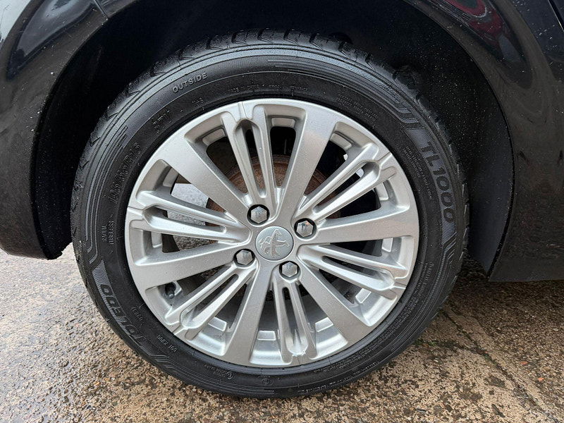 Peugeot 208 1.2 PureTech Allure Euro 6 5dr 5dr Manual 2025