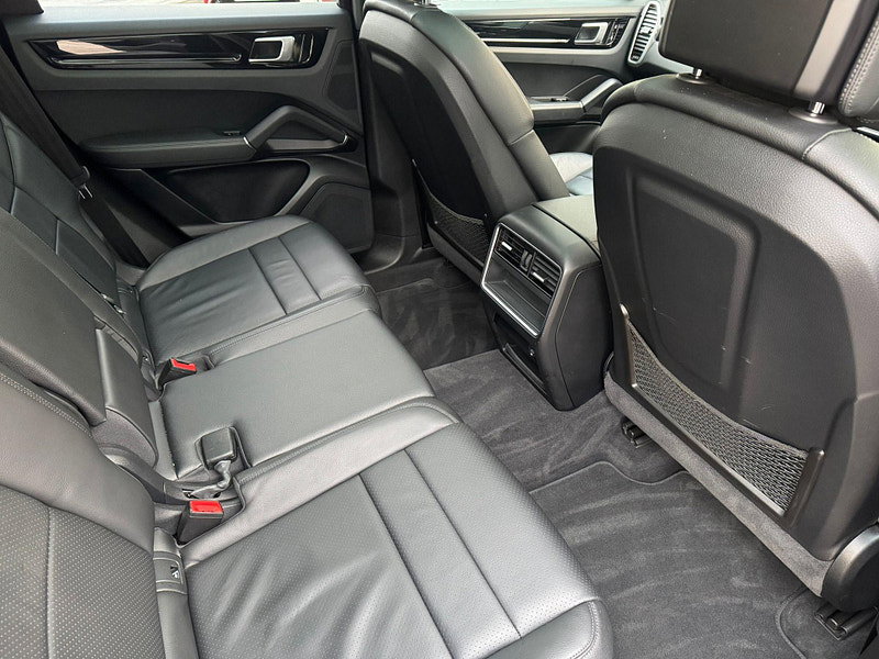 Porsche Cayenne 3.0 V6 E-Hybrid 14.1kWh TiptronicS 4WD Euro 6 (s/s) 5dr (3.6kW Charger) 5dr Automatic 2026