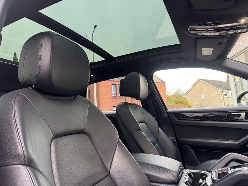 Porsche Cayenne 3.0 V6 E-Hybrid 14.1kWh TiptronicS 4WD Euro 6 (s/s) 5dr (3.6kW Charger) 5dr Automatic 2026