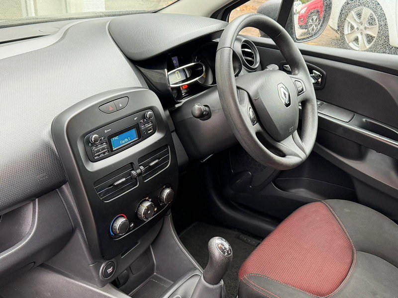 Renault Clio 0.9 TCe Expression + Euro 5 (s/s) 5dr 5dr Manual 2026