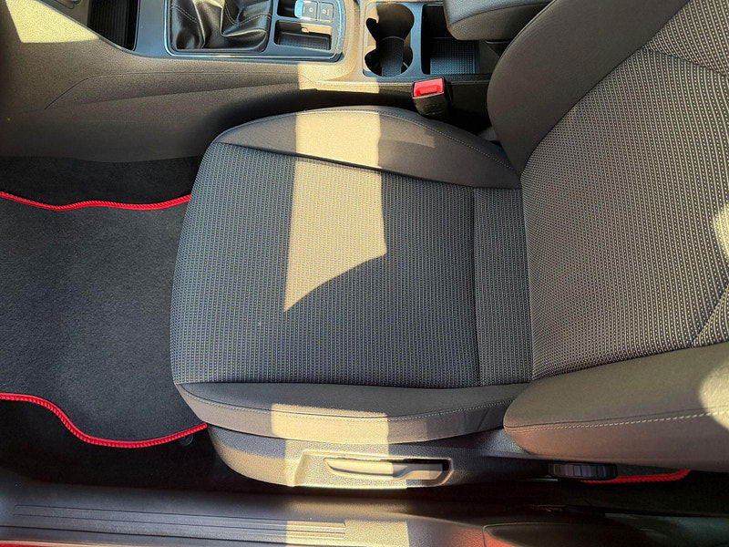 Seat Leon 1.6 TDI SE Dynamic Technology Euro 6 (s/s) 5dr 5dr Manual 2025