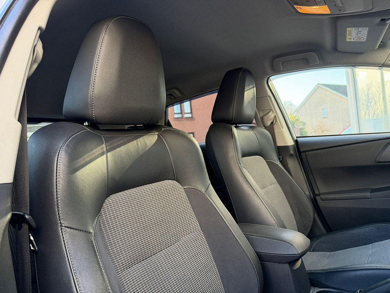 Toyota Auris 1.8 VVT-h Excel CVT Euro 6 (s/s) 5dr (Safety Sense) 5dr Automatic 2026