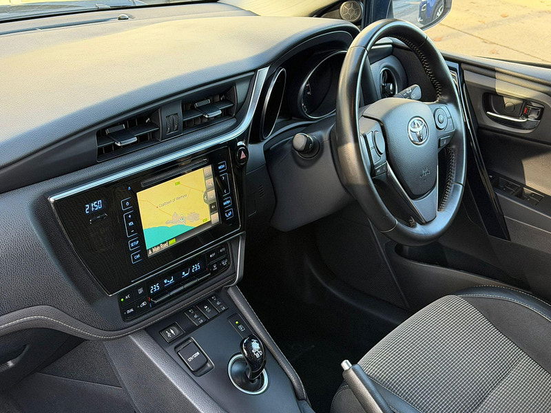 Toyota Auris 1.8 VVT-h Excel CVT Euro 6 (s/s) 5dr (Safety Sense) 5dr Automatic 2026