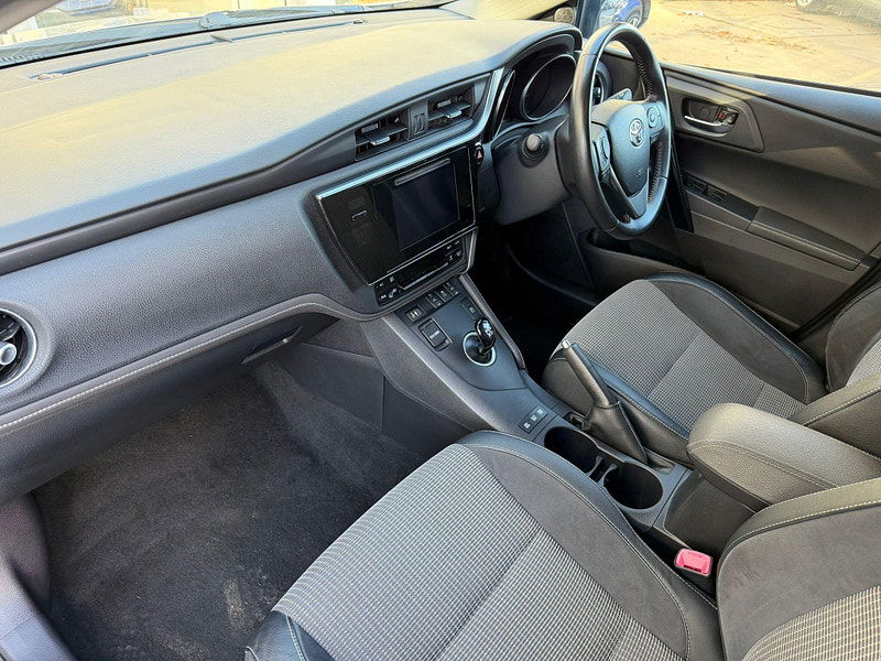 Toyota Auris 1.8 VVT-h Excel CVT Euro 6 (s/s) 5dr (Safety Sense) 5dr Automatic 2026
