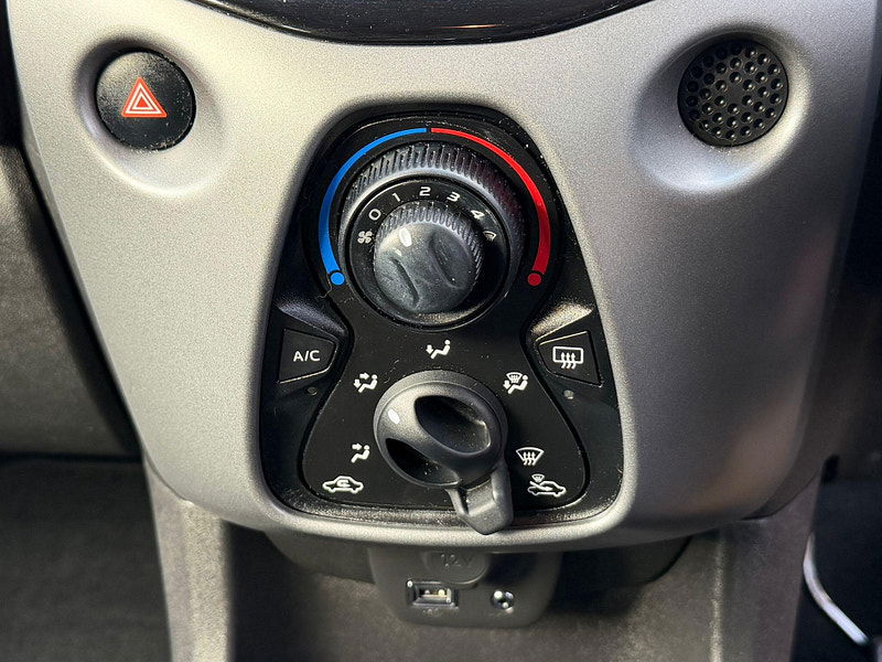 Toyota Aygo 1.0 VVT-i x-play Euro 6 5dr 5dr Manual 2026