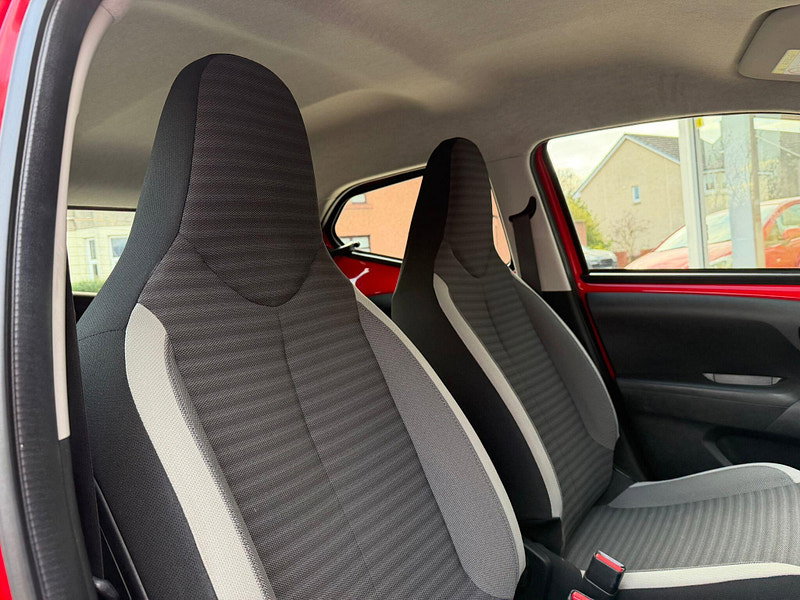 Toyota Aygo 1.0 VVT-i x-play Euro 6 5dr 5dr Manual 2026