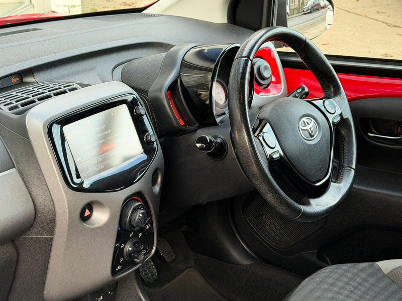 Toyota Aygo 1.0 VVT-i x-play Euro 6 5dr 5dr Manual 2026