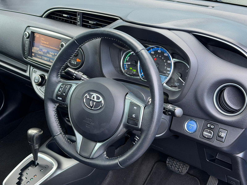 Toyota Yaris 1.5 VVT-h Excel E-CVT Euro 6 5dr (15in Alloy) 5dr Automatic 2026
