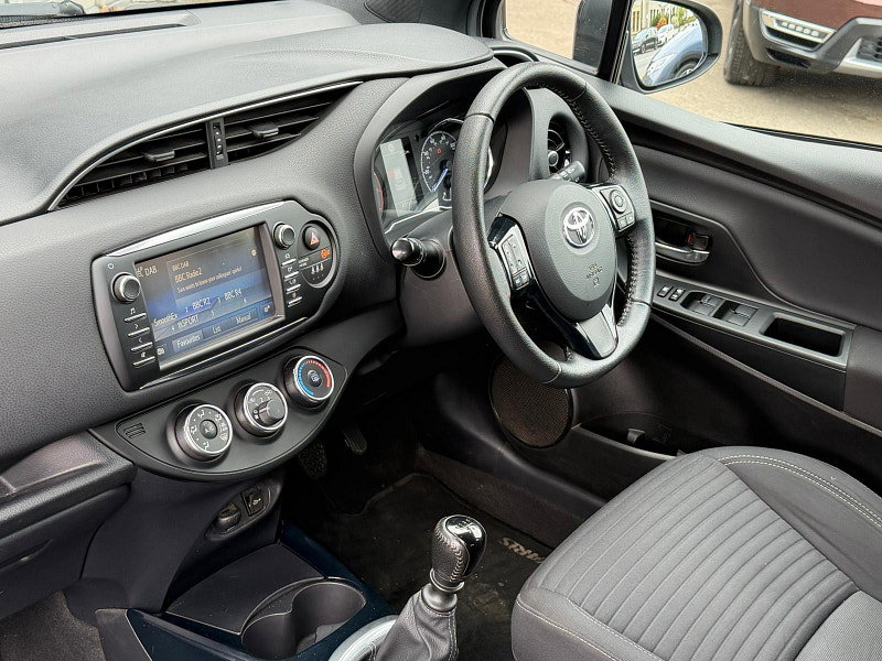 Toyota Yaris 1.5 VVT-i Cyan Bi-Tone Euro 6 5dr 5dr Manual 2026