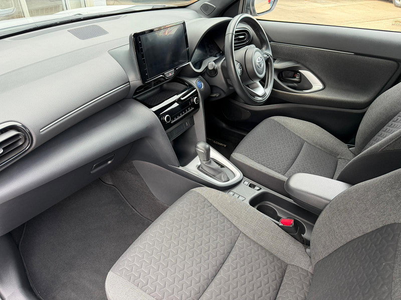 Toyota Yaris Cross 1.5 VVT-h Design E-CVT Euro 6 (s/s) 5dr 5dr Automatic 2026