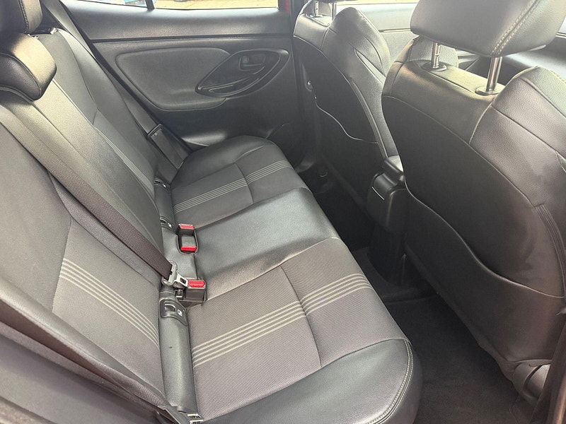 Toyota Yaris Cross 1.5 VVT-h Dynamic E-CVT AWD Euro 6 (s/s) 5dr 5dr Automatic 2025