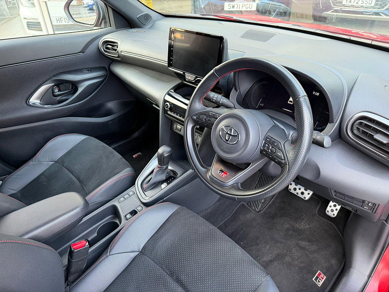 Toyota Yaris Cross 1.5 VVT-h GR SPORT E-CVT Euro 6 (s/s) 5dr 5dr Automatic 2026