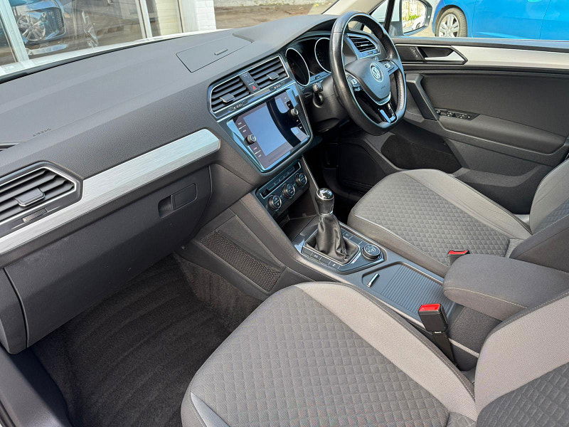 Volkswagen Tiguan 2.0 TDI SE Navigation 4Motion Euro 6 (s/s) 5dr 5dr Manual 2025