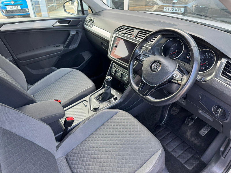 Volkswagen Tiguan 2.0 TDI SE Navigation 4Motion Euro 6 (s/s) 5dr 5dr Manual 2025