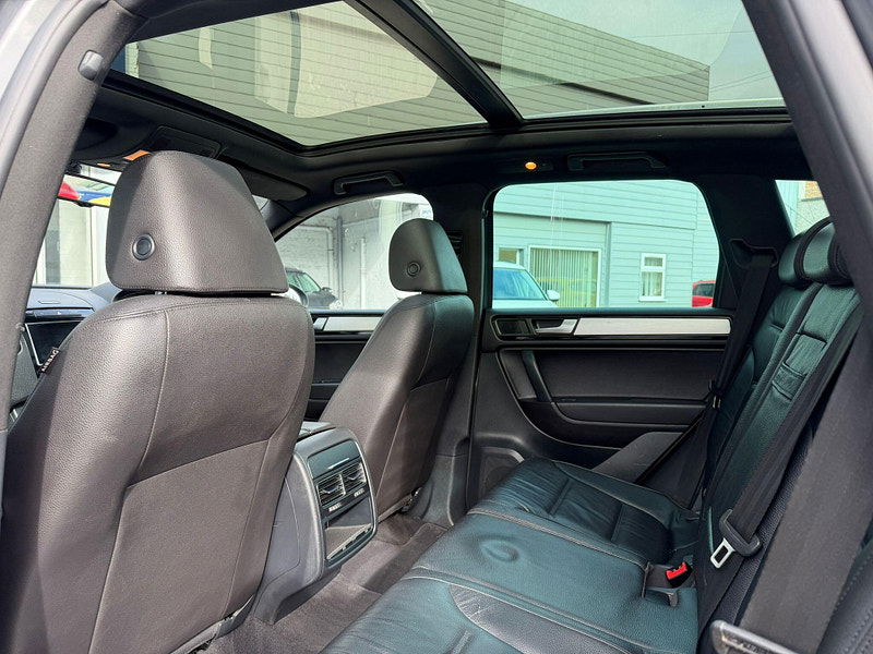 Volkswagen Touareg 3.0 TDI V6 BlueMotion Tech R-Line SUV 5dr Diesel Tiptronic 4WD Euro 5 (s/s) (245 ps) 5dr Automatic 2026