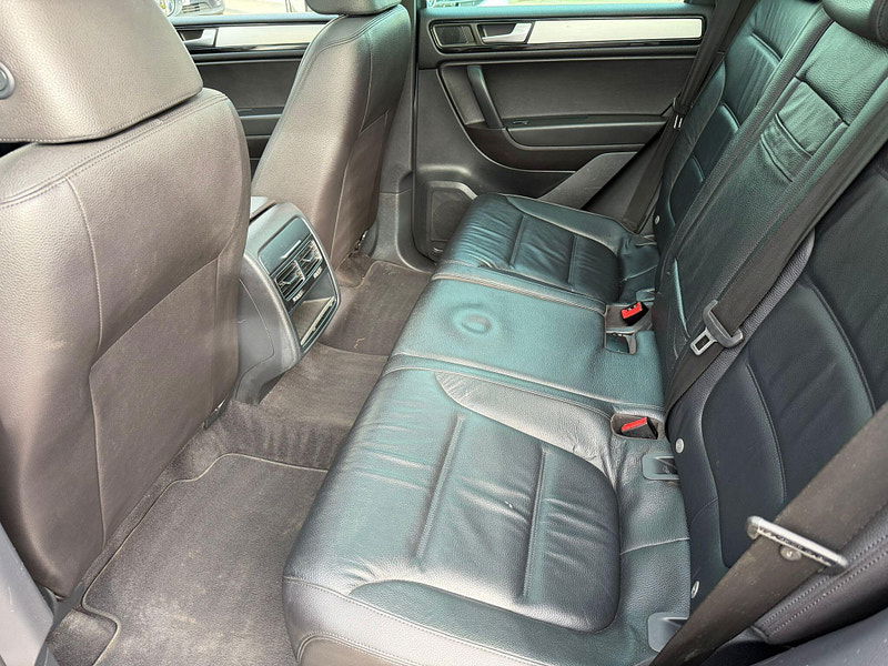 Volkswagen Touareg 3.0 TDI V6 BlueMotion Tech R-Line SUV 5dr Diesel Tiptronic 4WD Euro 5 (s/s) (245 ps) 5dr Automatic 2026