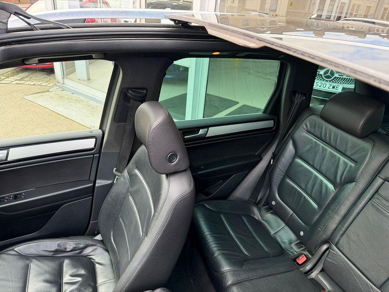 Volkswagen Touareg 3.0 TDI V6 BlueMotion Tech R-Line SUV 5dr Diesel Tiptronic 4WD Euro 5 (s/s) (245 ps) 5dr Automatic 2026