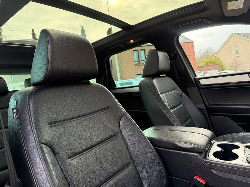 Volkswagen Touareg 3.0 TDI V6 BlueMotion Tech R-Line SUV 5dr Diesel Tiptronic 4WD Euro 5 (s/s) (245 ps) 5dr Automatic 2026