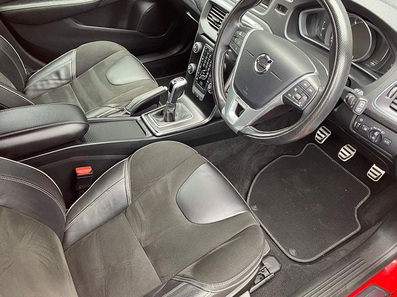Volvo V40 2.0 D2 R-Design Hatchback 5dr Diesel Manual Euro 6 (s/s) (120 ps) 5dr Manual 2025