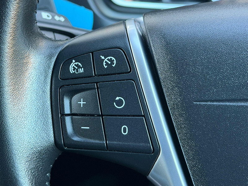 Volvo V40 Cross Country 2.0 D2 Nav Plus Euro 6 (s/s) 5dr 5dr Manual 2025