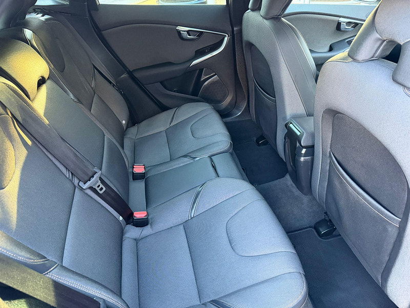 Volvo V40 Cross Country 2.0 D2 Nav Plus Euro 6 (s/s) 5dr 5dr Manual 2025